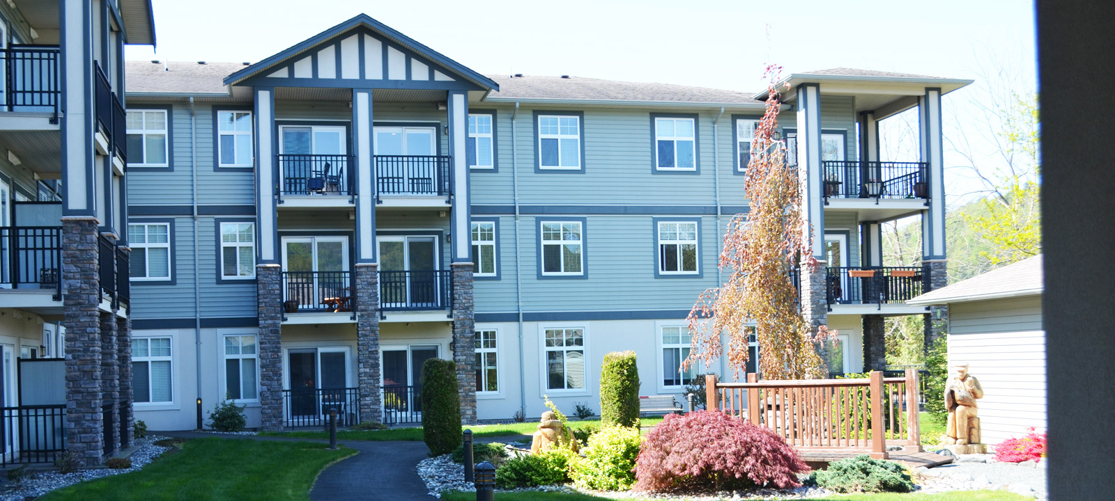 agassiz seniors community view of courtyard
